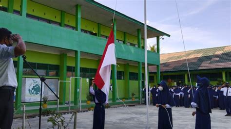 Perdana Pelaksana Upacara MTsN 2 Bone Tampil Memukau