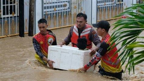 Empat Orang Tewas Pada Bencana Banjir Dan Longsor Di Manado Puluhan