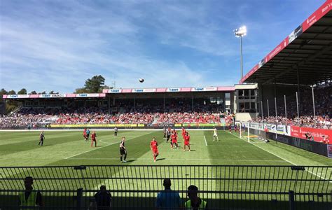 Der Ballreiter Geschenke Auf Dem Rasen Sv Sandhausen Vs Hamburger Sv