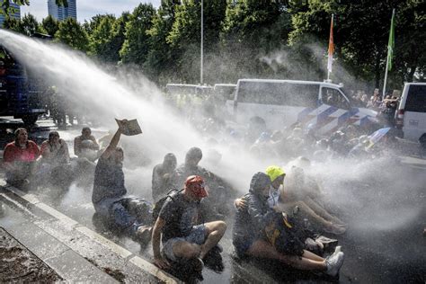 Verbotene Klima Blockade Polizei Nimmt 650 Menschen Fest