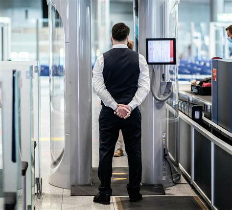 Airport Weeze Sicherheitspersonal Wartet Noch Auf Lohn