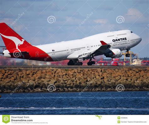 Avion à Réaction De 747 Boeings Outre De La Prise De Qantas Photo