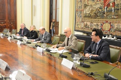 Luis Planas Mantener la reducción del IVA de los alimentos va en