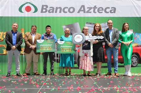 Banco Azteca premió a sus clientes puntuales con 1 Pickup Toyota Hilux