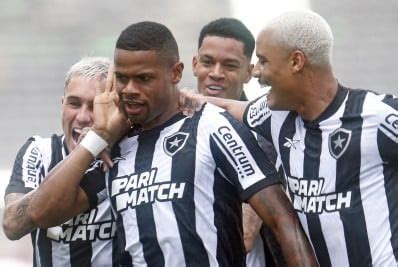 Botafogo Vence O Bangu No Nilton Santos E Segue No Campeonato