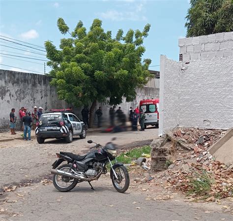 Motociclista Por Aplicativo Morto A Tiros Enquanto Aguardava Corrida