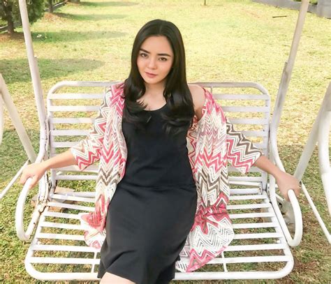 Pesona Gita Sinaga Semakin Fresh Dan Memukau Di Usia Kepala Tiga