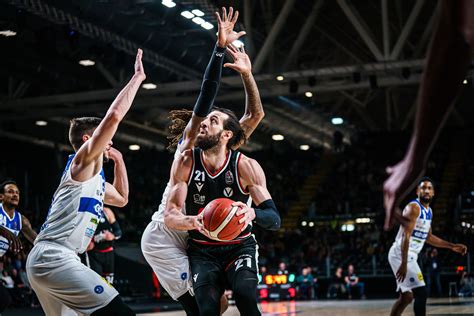 Lba Belinelli Trascina Ancora La Virtus Contro Brescia Milano Fatica