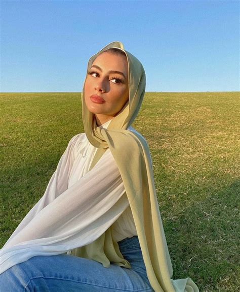 Friday Fashion Fits How To Wear A Loose Hijab Wrap For Your Face Shape Artofit