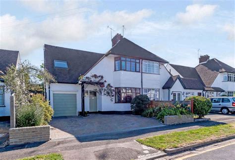 The Avenue Pinner Ha5 4 Bed Semi Detached House For Sale £825 000