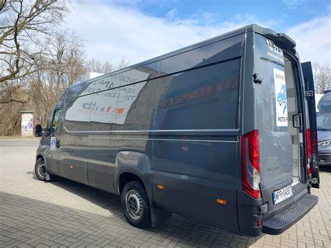 Wynajem Iveco Daily Bus Furgon Ch Odnia Dostawczy Izoterma L Sk