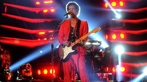 5 Things to Know About Bruno Mars, Superbowl Performer - ABC News