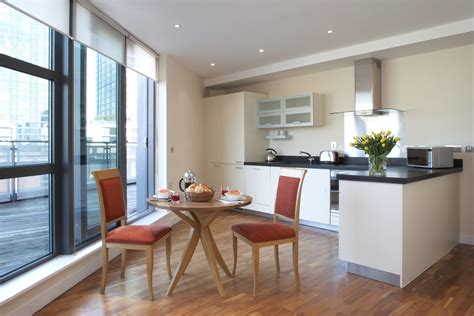 Directions to Marlin Apartments Canary Wharf via Public Transit 24