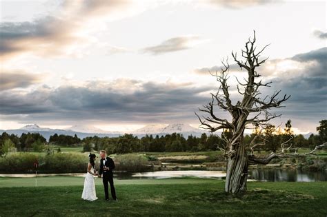 Wedding photos from pronghorn resort located in Bend Oregon