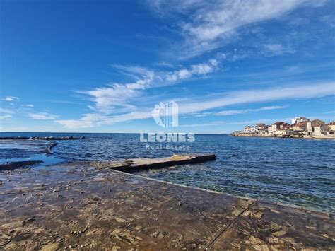 Visokokvalitetan stan 40m od mora i plaže u Umagu prodaja