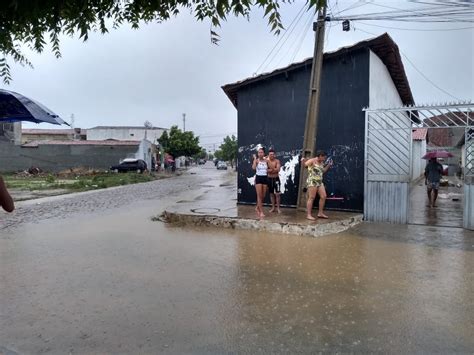 Lojas E Casas Ficam Inundadas Ap S Forte Chuva Em Lagoa Grande Pe