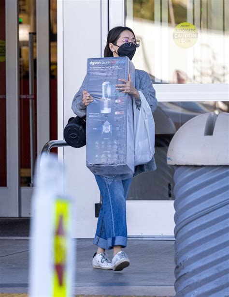 BRENDA SONG Shopping a Dyson Heater in Burbank 01/17/2023 – HawtCelebs