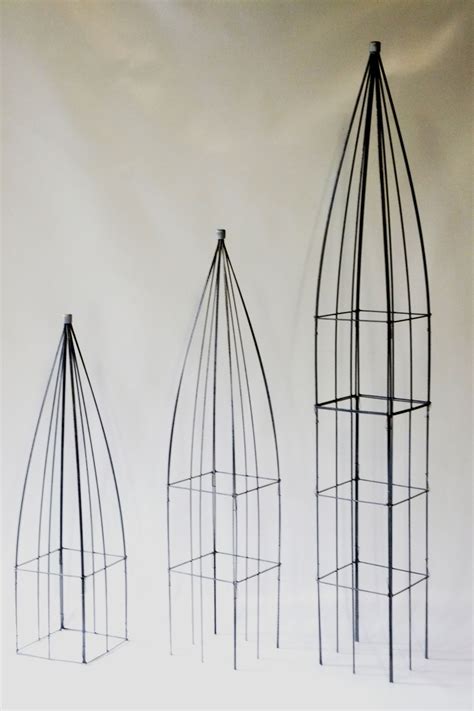 Modular Wire Column System For Perfect Plant Support