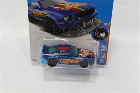 2015 Hot Wheels HW Race Team 1 5 2005 Ford Mustang 280 365 Blue NEW