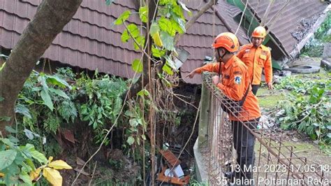 Jelang Musim Hujan BPBD DKI Keluarkan Peringatan Dini Longsor 10