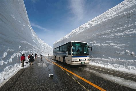 Japans 65 Foot Snow Corridor Is For Those Who Misses Snow In Spring