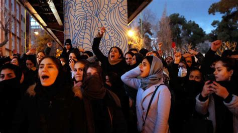 Video Fuertes Protestas En Irán Tras Admitir Derribo De Avión Mientras Trump Pide No Maten A