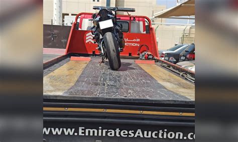 Video Dubai Police Arrest Reckless Motorcyclist For Dangerous Stunts