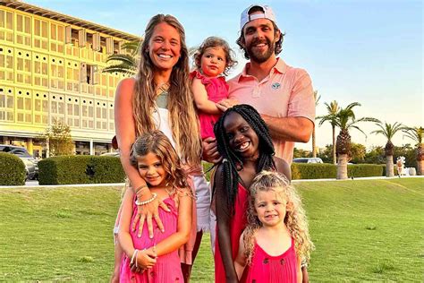 Thomas Rhett's Daughters Giggle While Dressed in Pink in New Family Photo