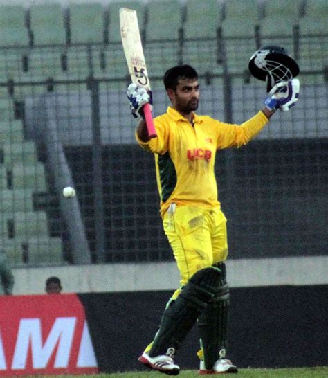 Tamim Iqbal Acknowledges The Crowd After Reaching A Maiden T20 Ton