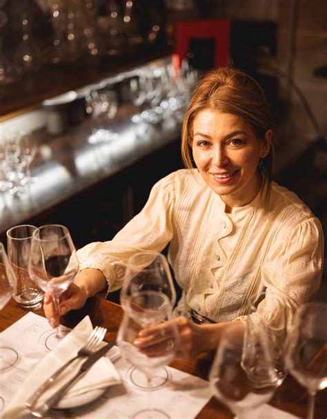 Chegou A Hora De A On A Beber Vinho Jana Na Rueda Vai Deixar Paris Em