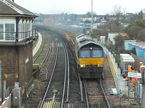 66846 Gillingham Colas Rail Class 66 No 66846 Passes Gi Flickr