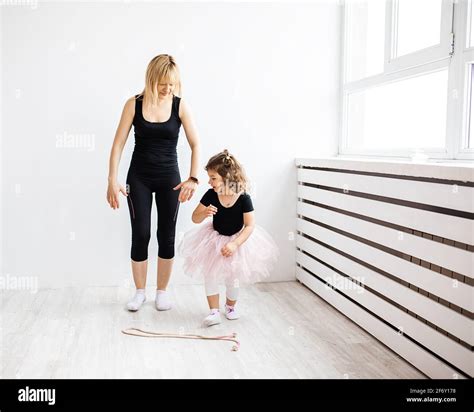 Gymnastique pleine longueur Banque de photographies et dimages à haute