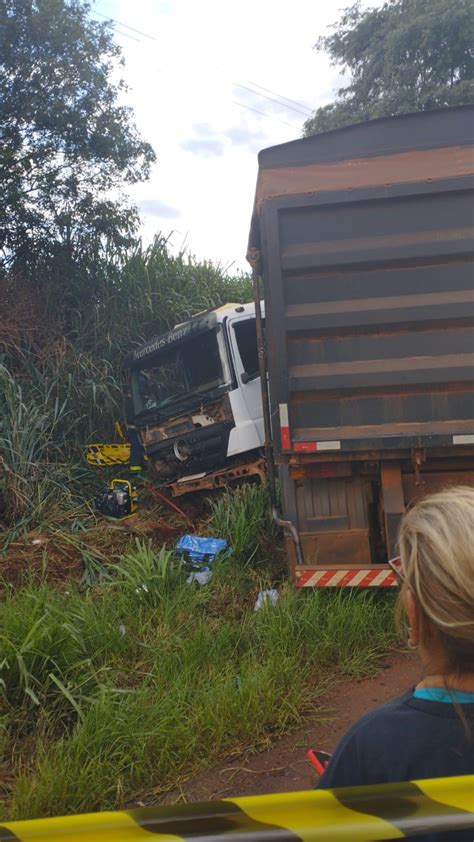 Assista Grave Acidente Na Pr Deixa Dois Mortos E Mais Dois Feridos