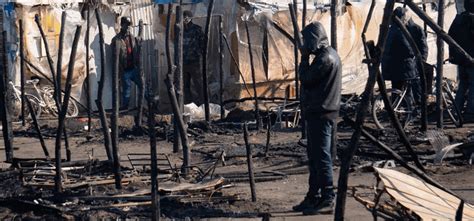 Nuovo Incendio Nella Baraccopoli Di San Ferdinando Un Morto Salvini