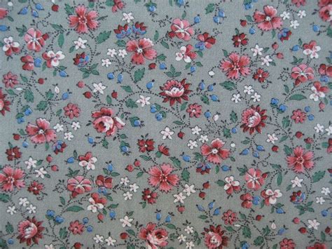 Vintage Cotton Calico Fabric 1980 S Medium Gray Coral Etsy Calico