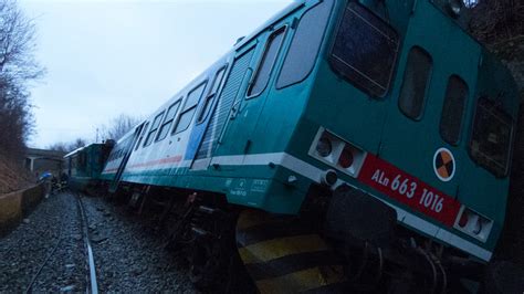 Ciclone Zissi Treno Deraglia Per Frana In Piemonte FOTO