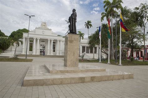 Plaza Bol Var Emblema De La Ciudad Venezolana Haiman El Troudi