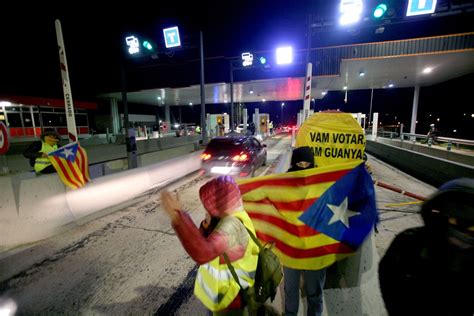 Los Cdr Cortan Las Principales Carreteras Catalanas Por La Huelga