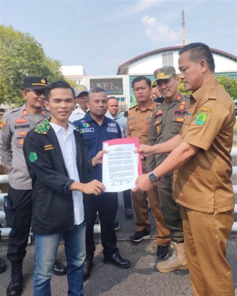 Ratusan Massa Kppt Mpmpt Geruduk Kantor Bupati Dan Dprd Muba