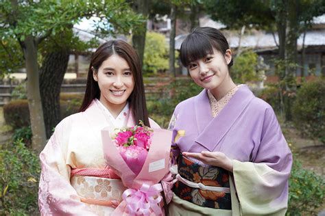 【写真 1 3枚】映画「わたしの幸せな結婚」で母娘を演じた土屋太鳳さん（左）と今田美桜さん （c）2023 映画『わたしの幸せな結婚』製作委員会 Mantanweb（まんたんウェブ）