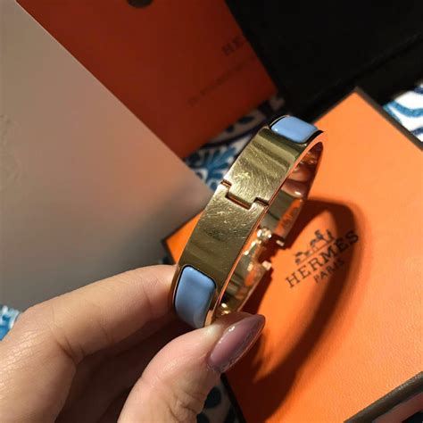 Hermes Clic H Logo 琺瑯窄版手環 Pm 藍x金 名牌精品 精品配件在旋轉拍賣