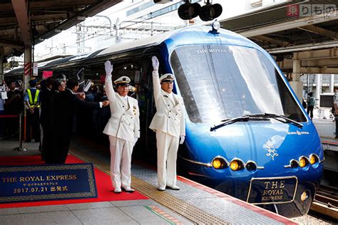 東急とjrの駅長が共同作業 伊豆観光列車「ザ ロイヤルエクスプレス」運転開始 2017年7月21日 エキサイトニュース