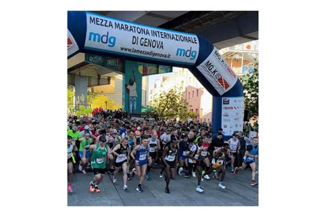 Domenica La Mezza Maratona Di Genova