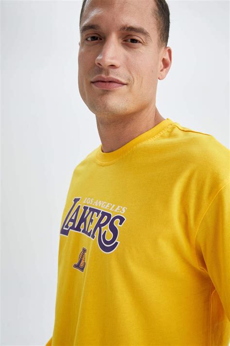 Yellow MAN Defacto Fit NBA Los Angeles Lakers Licensed Boxy Fit Crew