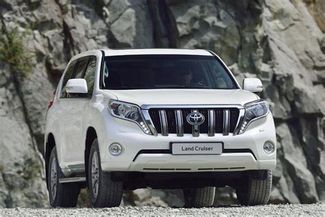 An Overview Of The 2017 Toyota Land Cruiser Prado UAE YallaMotor