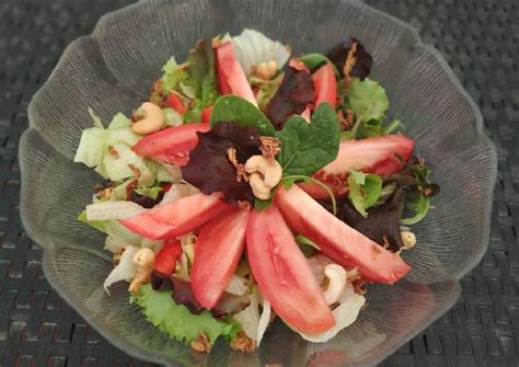 Ensalada De Lechugas Variadas Con Tomate Guindilla Y Anacardos Receta