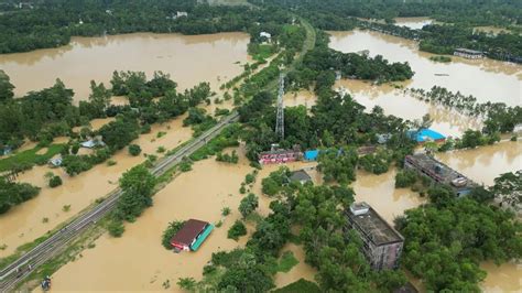 Casi 300 000 Bangladesíes En Refugios De Emergencia Por Las