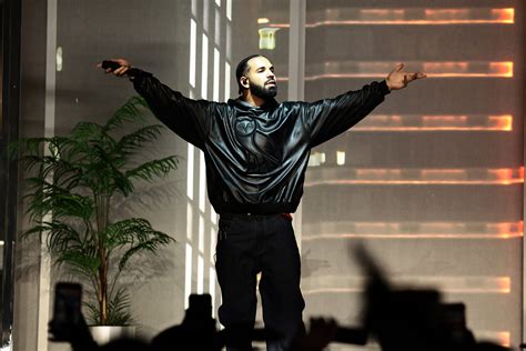 Drake announces new It's All a Blur 2024 concert tour with J. Cole ...