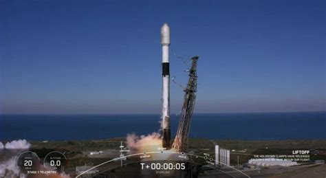 SpaceX wystrzeliwuje 50 satelitów Starlink lądując statek na statku na