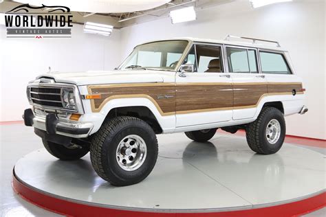 Jeep Grand Wagoneer